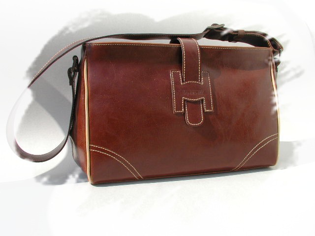 Factory of leather handbags and hand crafted leather goods, made in italy